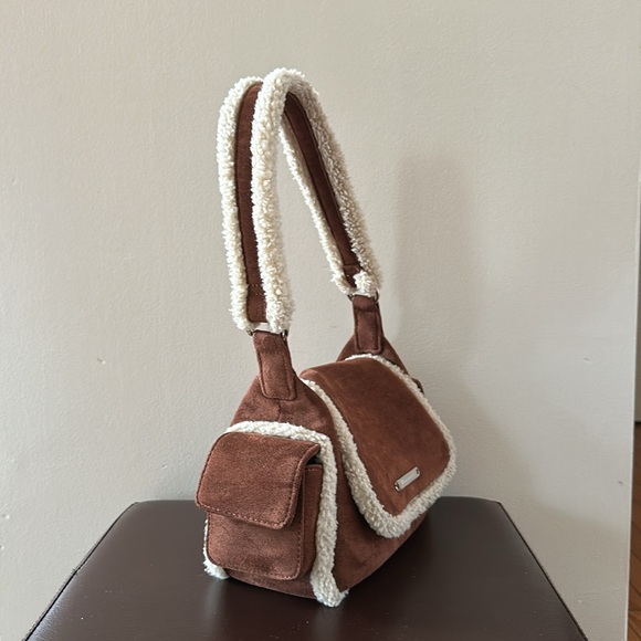 W Concept Shearling Shoulder Bag - Picture 7 of 15